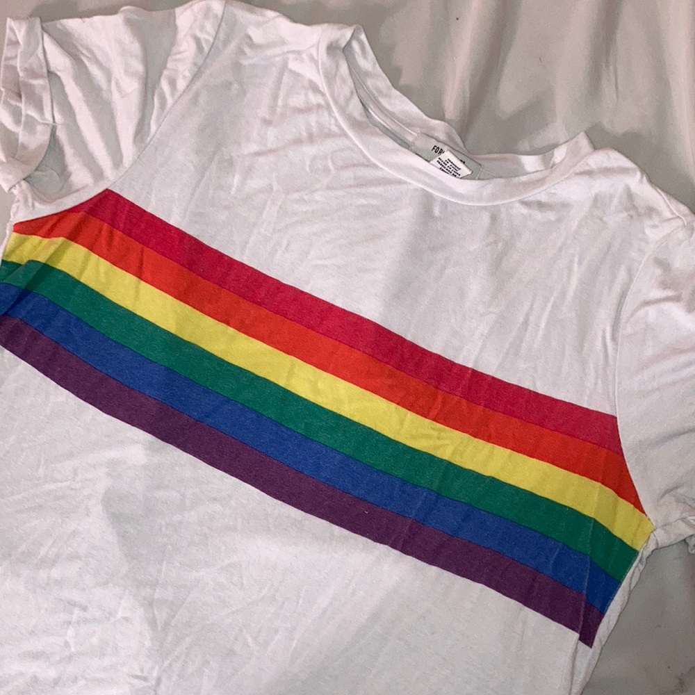 Forever 21 Short Sleeve Crop Top.🤍🏳️‍🌈